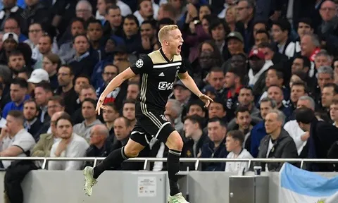 Đại diện hành động, Man Utd chiếm 'tiên cơ' ở vụ Van de Beek