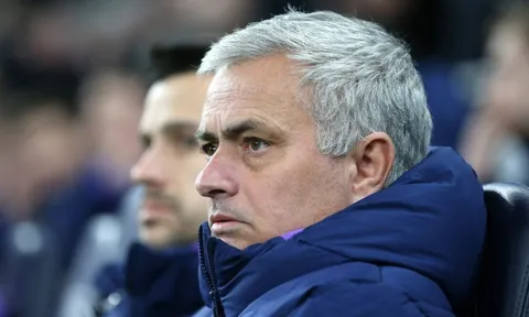 Đại diện phá vỡ im lặng, nói rõ tương lai 'vật tế của Mourinho'
