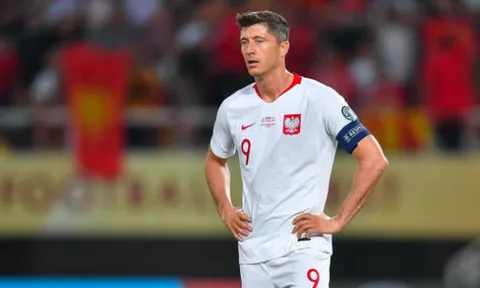 Đàn em liên tục tỏa sáng, Lewandowski không còn là 'số 1' ở Ba Lan
