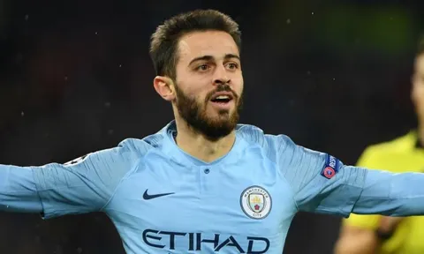 "Dằn mặt" Man United, sao Man City ngang nhiên dụ dỗ "Kaka đệ nhị"