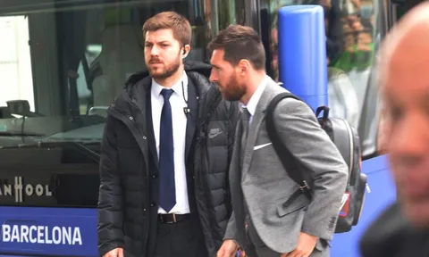 Dàn sao Barcelona lên đồ chuẩn bị "hứng gạch" từ Liverpool