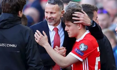 'Đánh bật' Liverpool, M.U dẫn đầu cuộc đua giành 'đồ đệ' của Giggs