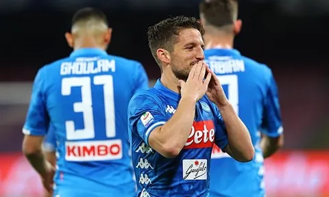 Đánh rơi chiến thắng, Napoli tự tay dâng Scudetto cho Juventus