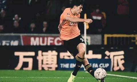 Cho Maguire hít khói, Jimenez chào hàng Man Utd bằng "rabona" cực đỉnh