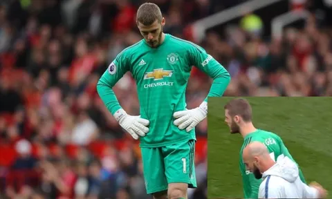 Đây! De Gea được "người cùng cảnh ngộ" an ủi ngay sau hiệp một