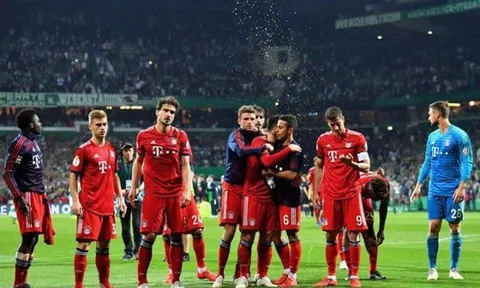 Đây! "Binh hùng tướng mạnh" giúp Bayern chạm 1 tay vào chiếc đĩa bạc