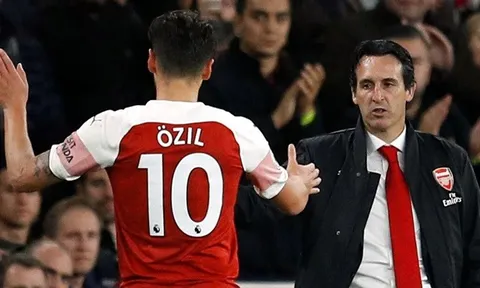 Đây, lý do Emery gạt phăng mâu thuẫn và xếp Ozil đá chính