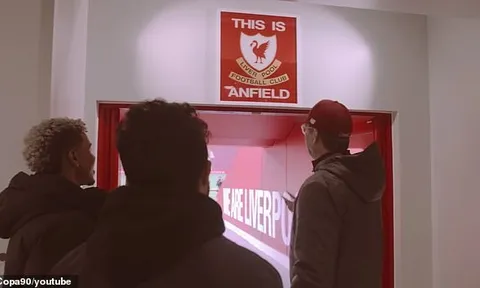 Đây! Lý do Klopp không chạm tay vào logo Liverpool tại Anfield