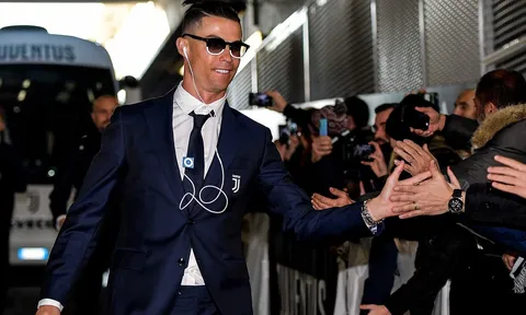 Đè bẹp Valencia, fan Real gửi đến Ronaldo một thông điệp đặc biệt