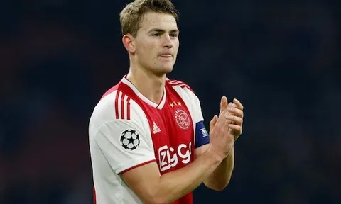De Ligt: "Tin về Man Utd thật buồn cười"