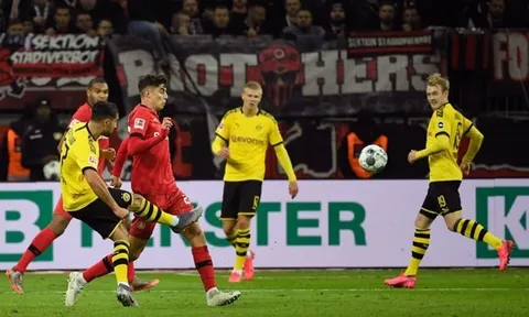 Đến Dortmund, "kẻ bị Sarri xua đuổi" làm điều kinh hoàng rúng động Bundesliga