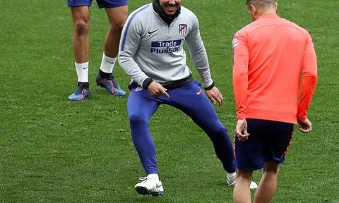 Đích thân Simeone thị phạm, dàn sao Atletico tập luyện đầy tiếng cười