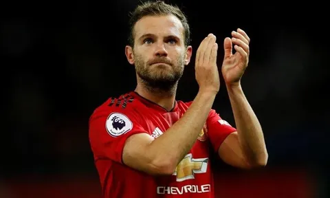 Điên rồ! Đáp trả M.U, Newcastle cạnh tranh Barca săn hàng 'miễn phí'