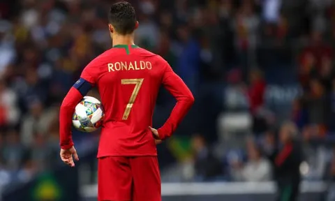 Đỉnh cao như Ronaldo, 3 bàn là 3 siêu phẩm