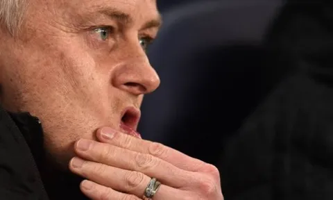 Dính thẻ đỏ, Solskjaer tuyên bố khó ngờ về Matic