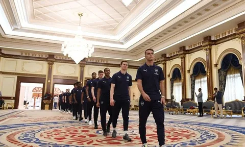 Dàn sao Arsenal nghiêm trang trong ngày gặp các nhân vật máu mặt