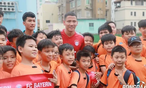 Đọ tài "đá phủi", huyền thoại Bayern và Anh Đức cống hiến trận cầu đáng nhớ