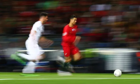 Đơn giản Cristiano Ronaldo 'quá nhanh, quá nguy hiểm'