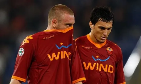 Đồng đội cũ rủ rê Daniele De Rossi qua Argentina thi đấu