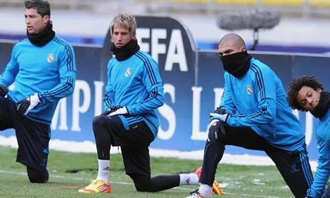 Đồng đội Ronaldo úp mở việc bị Real Madrid "đá ra đường"