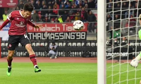 Đồng hương của Kagawa có lần đầu tiên làm "chuyện ấy" ở Đức