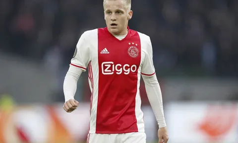 Những sơ đồ Man Utd có thể chơi với Van de Beek