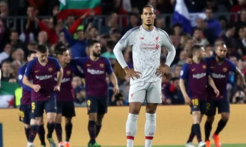 Dù có xuất sắc đến đâu, Van Dijk cũng không thể ngăn chặn "vị thánh"