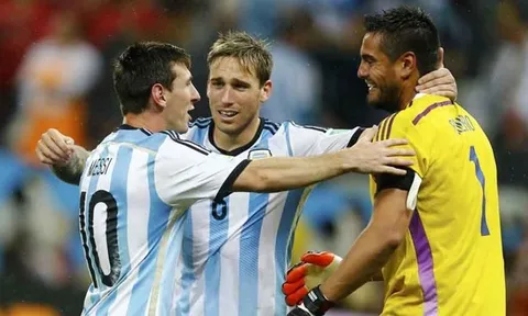 Dù đã 33 tuổi, bạn thân của Messi vẫn rất “đắt hàng”