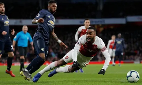 Đừng để quả penalty làm lu mờ màn trình diễn hay của Fred trước Arsenal