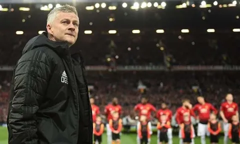 Đừng quá khắt khe với Solskjaer - Man United