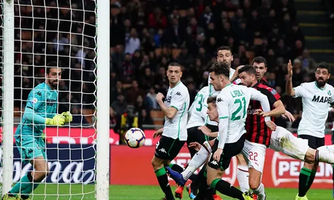 Được đối thủ “tặng quà”, AC Milan ung dung tiến vào tốp 3
