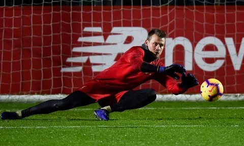 Chỉ đóng vai phụ, Mignolet vẫn được đội phó hết lời ca ngợi