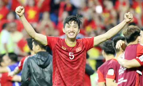 Trưởng trinh sát Monchengladbach tiết lộ lý do "say nắng" Đoàn Văn Hậu