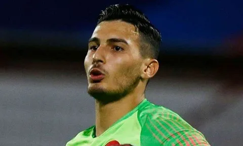 "Đội bóng bất bại ở Premier League muốn thủ môn của tôi"