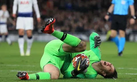 "Biến đi" - sao Man City khiến đồng đội chấn thương bị CĐV đuổi thẳng