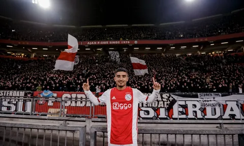 Mục tiêu 16 tuổi của Barca làm nên lịch sử ở Ajax