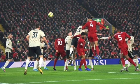 Bạn đã hiểu vì sao Maguire dễ dàng để Van Dijk hạ gục Man Utd?