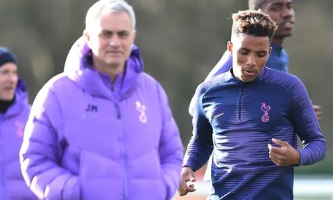 'Quái thú đa năng' ra mắt đồng đội mới, Mourinho mỉm cười