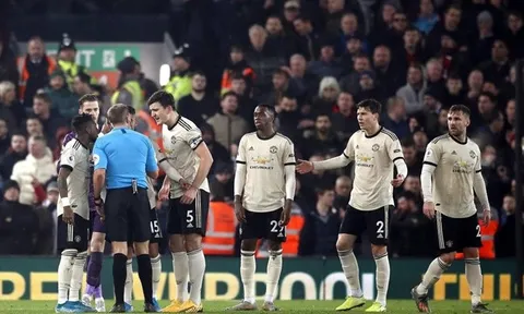 Man Utd thua nhạt, huyền thoại cay đắng: 'Họ tới với CLB là vì tiền'