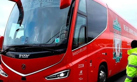 Phá xe buýt của Liverpool, CĐV West Ham sẽ bị cấm đến sân trọn đời