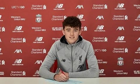 Tiền vệ U18 ký hợp đồng chuyên nghiệp với Liverpool