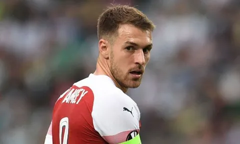 Fan Arsenal "đổ gục" với những gì Ramsey hét lên tại Wembley