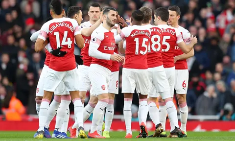 Fan Arsenal phát cuồng: Bỏ mặt nạ đi, tôi biết cậu là Viera