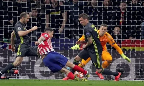 Fan Juve nổi khùng: "Cậu ta thật vô dụng còn trọng tài thì như một con lợn"