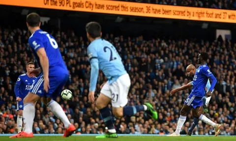 Fan Liverpool suy sụp sau siêu phẩm của Kompany