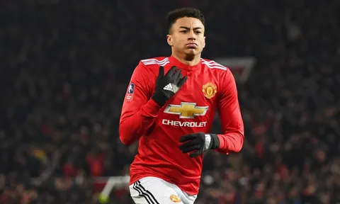 Fan Man Utd: "25 triệu bảng ư, mua ngay, khuyến mãi thêm Lingard"