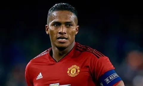 Fan Man Utd 'tan nát cõi lòng' khi thấy hình ảnh này của Valencia