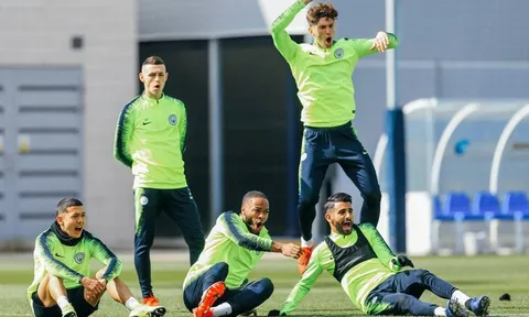 Chưa bao giờ biết mệt nhọc, dàn sao Man City hành động 'khó đỡ' trên sân tập