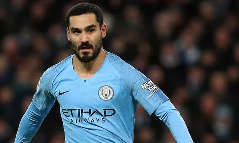 Gặp khó trên TTCN, Man City giữ lại loạt "người thừa"