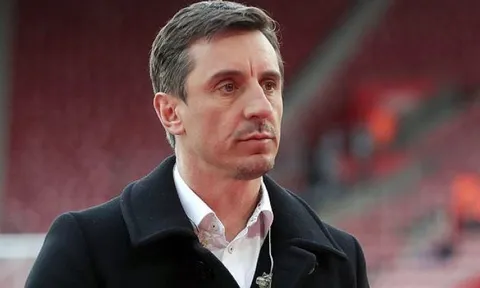 Gary Neville đặt câu hỏi cho Solskjaer về 1 quyết định trước Barcelona